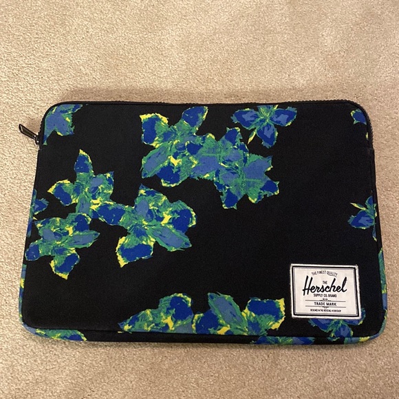 Herschel Supply Company Handbags - Hershel Laptop sleeve